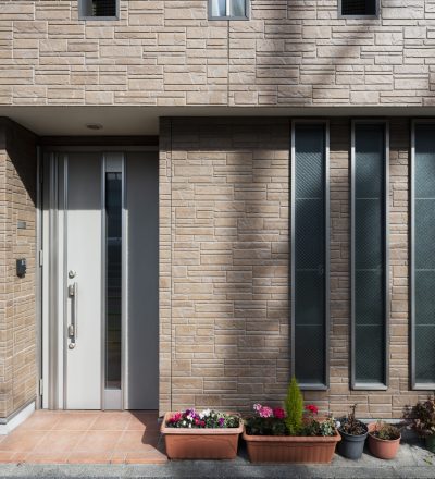 wood-house-entrance-japanese-culture